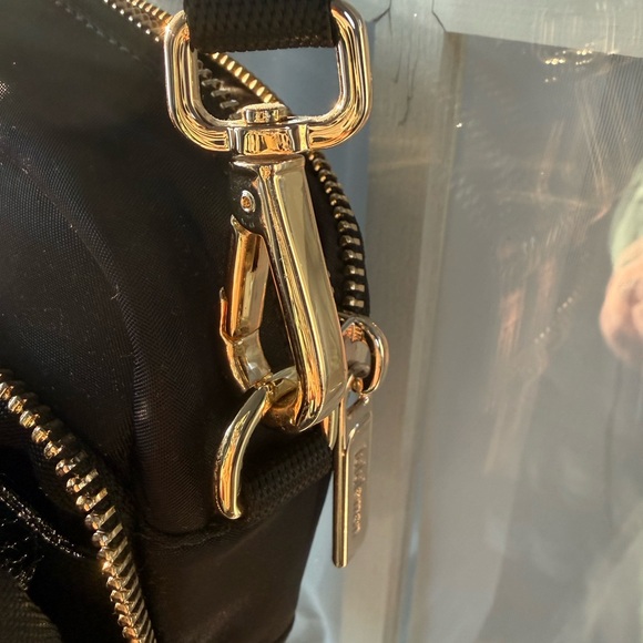 Lululemon Everywhere Crossbody Bag - Picture 8 of 11